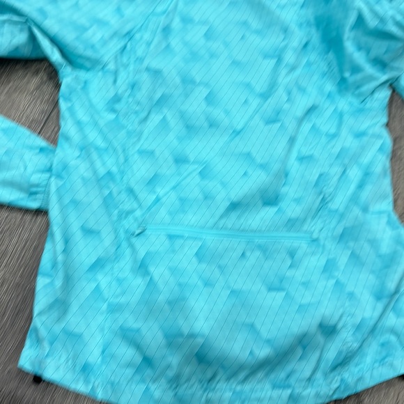 ASICS water resistant running jacket - Picture 2 of 5